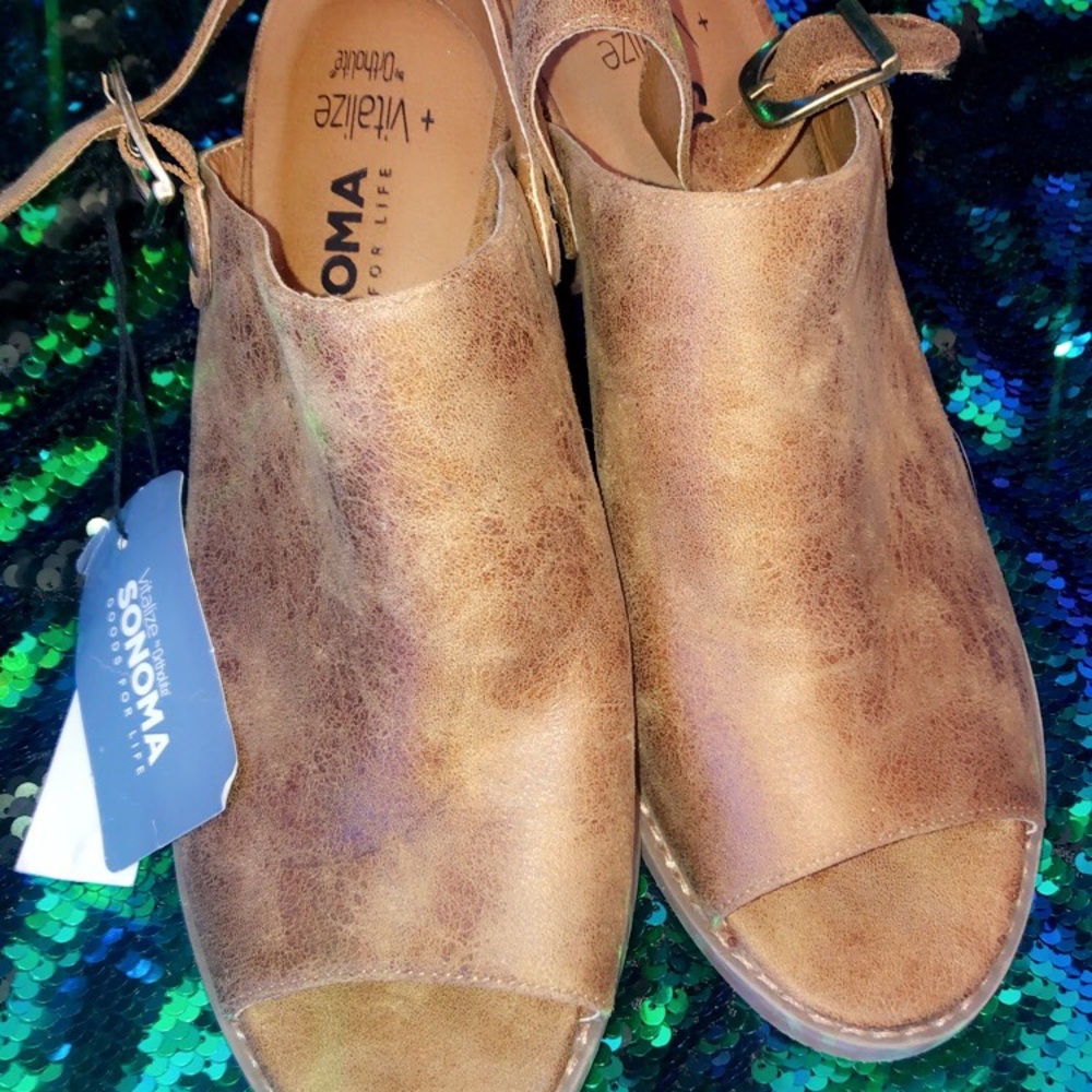 Brand new Brown Sonoma heeled bootie.